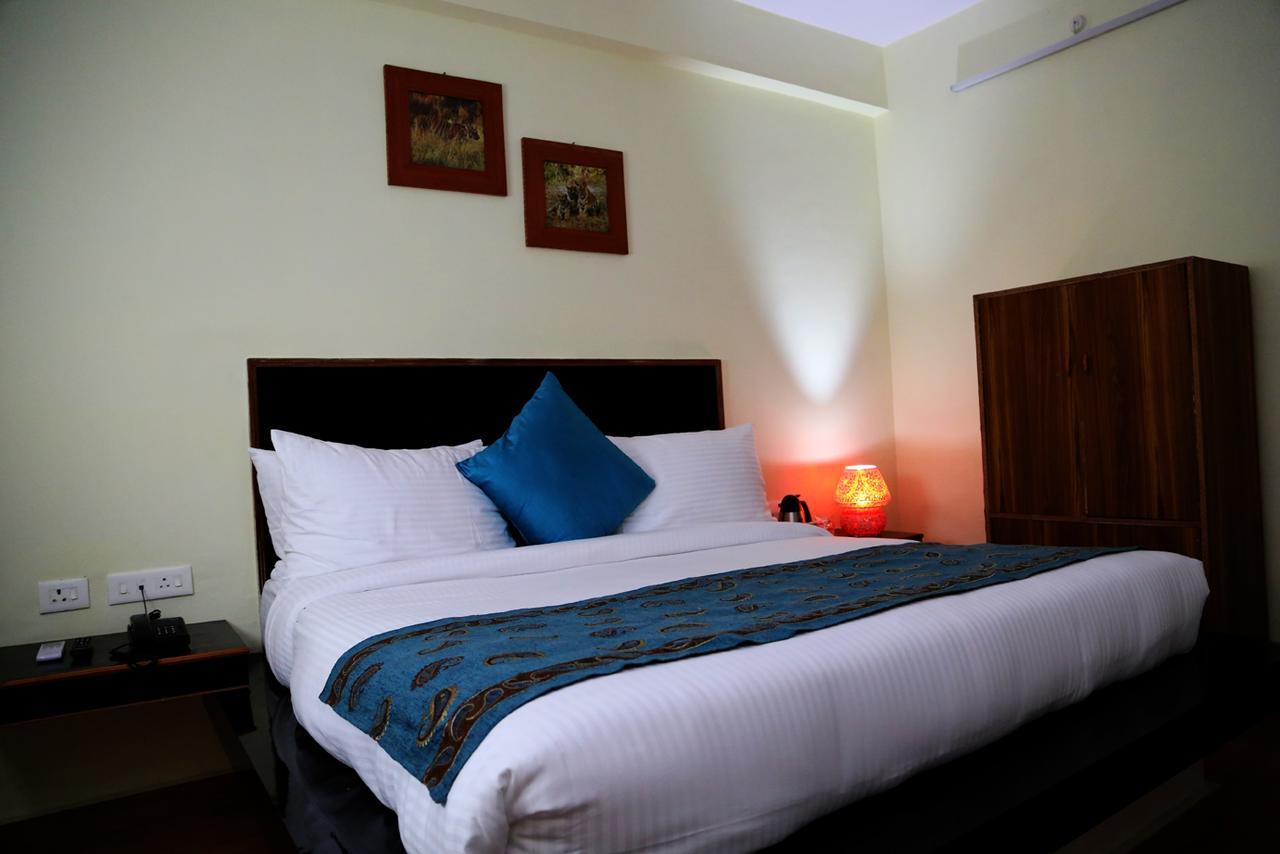 Aravali Clarks Inn Alwar Bagian luar foto