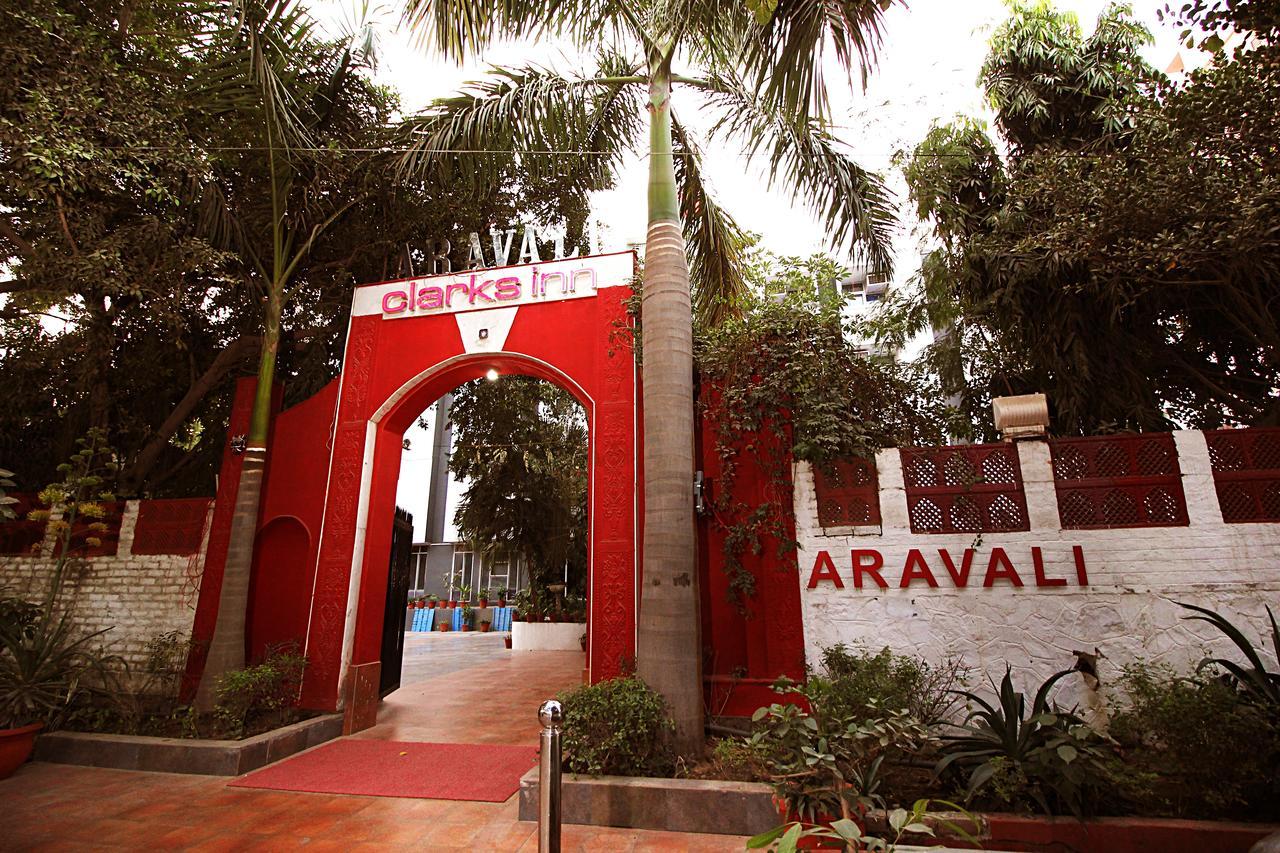 Aravali Clarks Inn Alwar Bagian luar foto